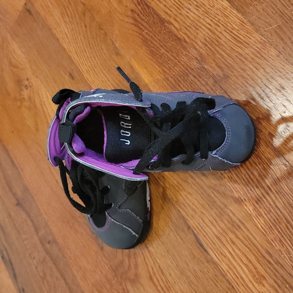 Kids Jordan sneakers - Picture 5 of 7